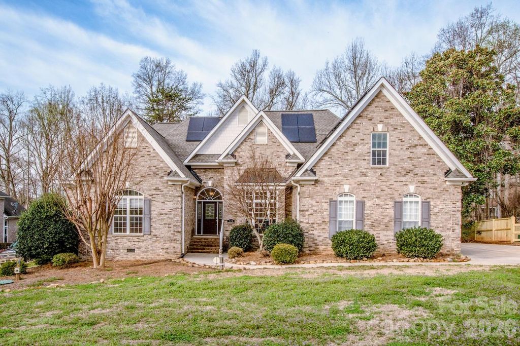 124 Cedar Woods Drive, Mooresville, NC 28117