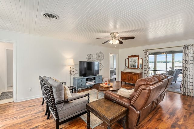138 Pin Oak Drive, Mabank, TX 75156