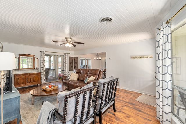 138 Pin Oak Drive, Mabank, TX 75156