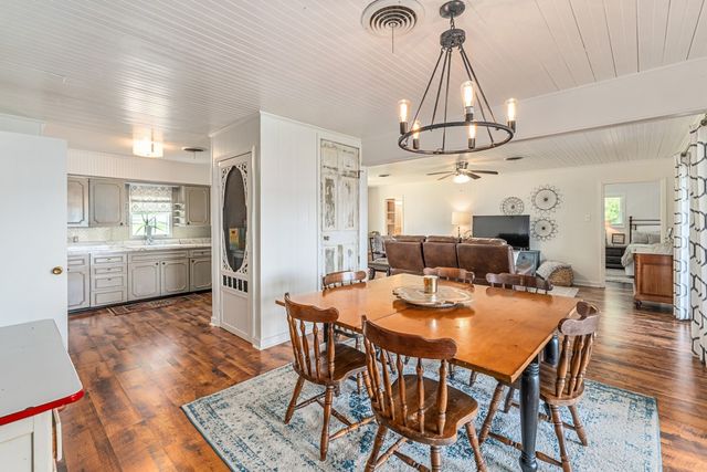 138 Pin Oak Drive, Mabank, TX 75156