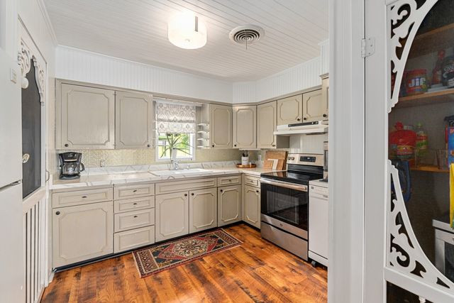 138 Pin Oak Drive, Mabank, TX 75156