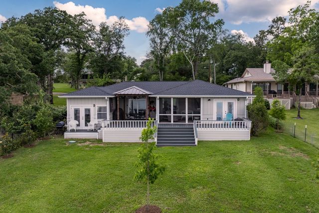 138 Pin Oak Drive, Mabank, TX 75156
