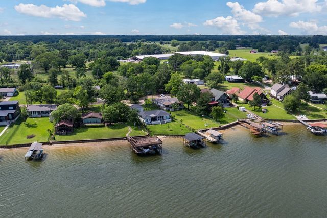 138 Pin Oak Drive, Mabank, TX 75156