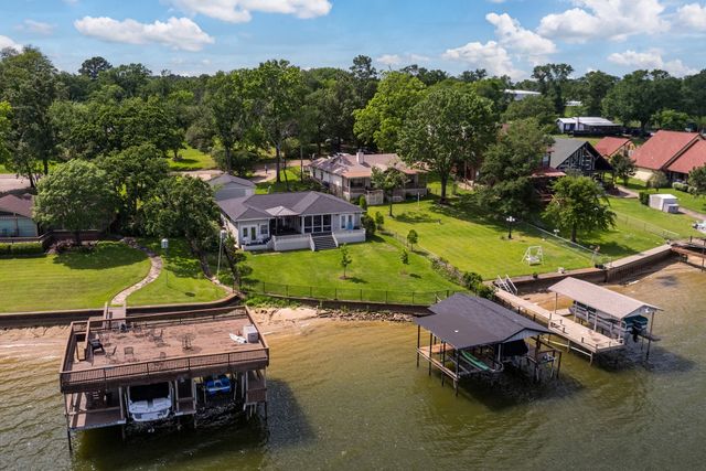 138 Pin Oak Drive, Mabank, TX 75156