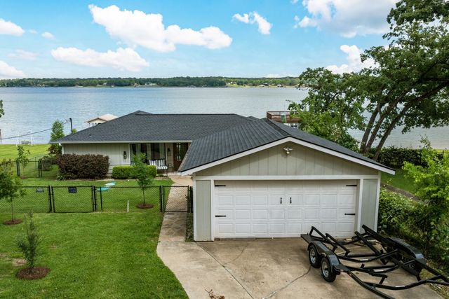 138 Pin Oak Drive, Mabank, TX 75156
