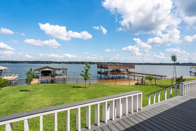 138 Pin Oak Drive, Mabank, TX 75156