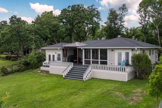 138 Pin Oak Drive, Mabank, TX 75156