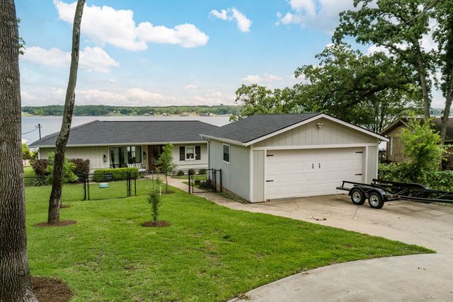 138 Pin Oak Drive, Mabank, TX 75156