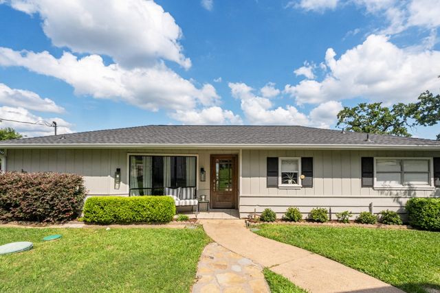 138 Pin Oak Drive, Mabank, TX 75156