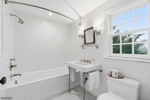 15 Poe Ave, Bloomfield Twp., NJ 07003