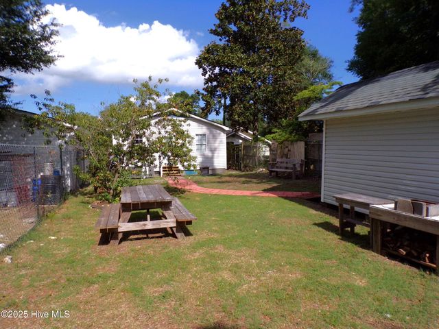 810 S 7th Street, Wilmington, NC 28401