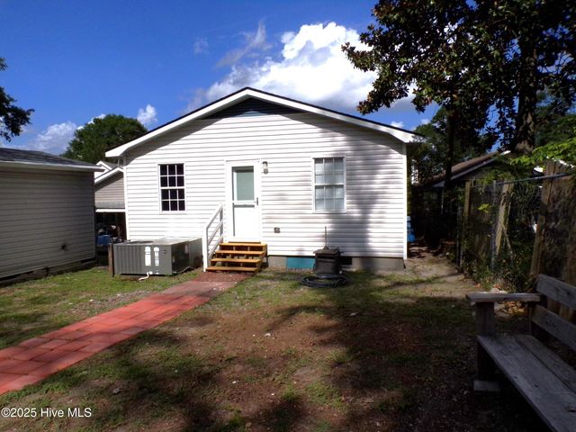 810 S 7th Street, Wilmington, NC 28401