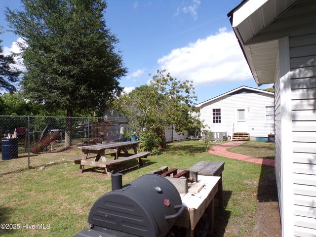 810 S 7th Street, Wilmington, NC 28401