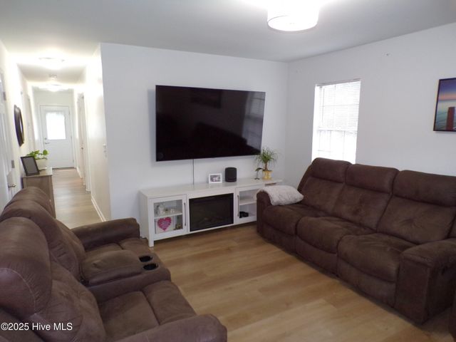 810 S 7th Street, Wilmington, NC 28401