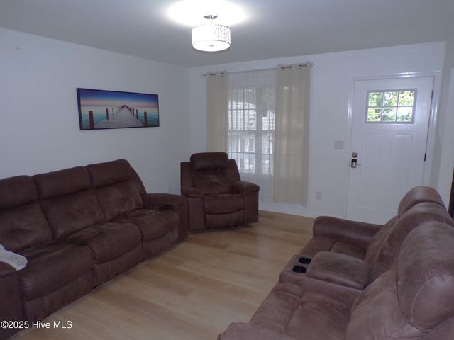 810 S 7th Street, Wilmington, NC 28401