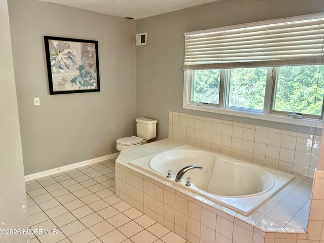 22 Kuzyk Road, Cream Ridge, NJ 08514