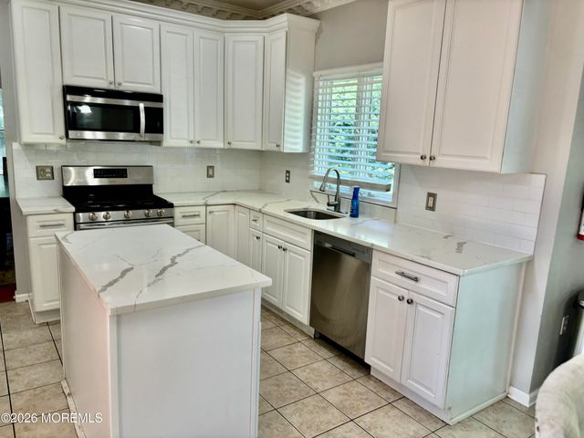22 Kuzyk Road, Cream Ridge, NJ 08514