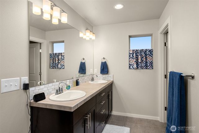 32953 Skyline Lane, Black Diamond, WA 98010