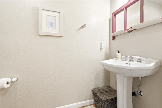 833 Remour Lane, Mount Shasta, CA 96067