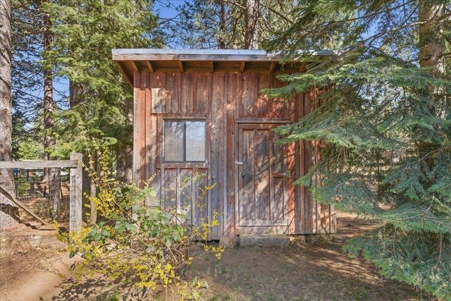 833 Remour Lane, Mount Shasta, CA 96067