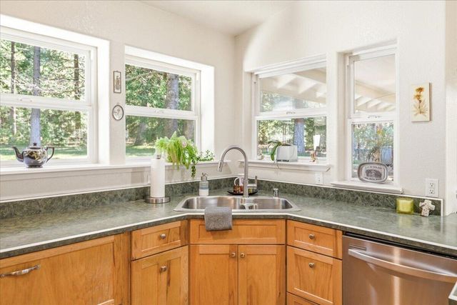 833 Remour Lane, Mount Shasta, CA 96067