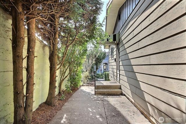 326 Renton Avenue S, Renton, WA 98057
