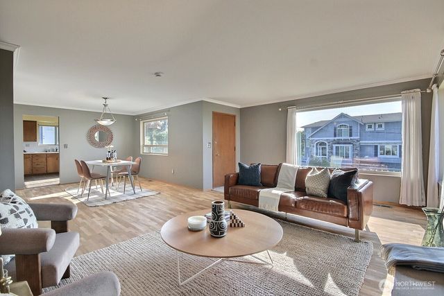 326 Renton Avenue S, Renton, WA 98057