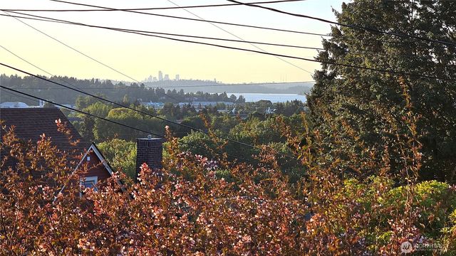 326 Renton Avenue S, Renton, WA 98057