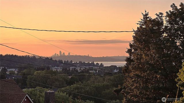 326 Renton Avenue S, Renton, WA 98057