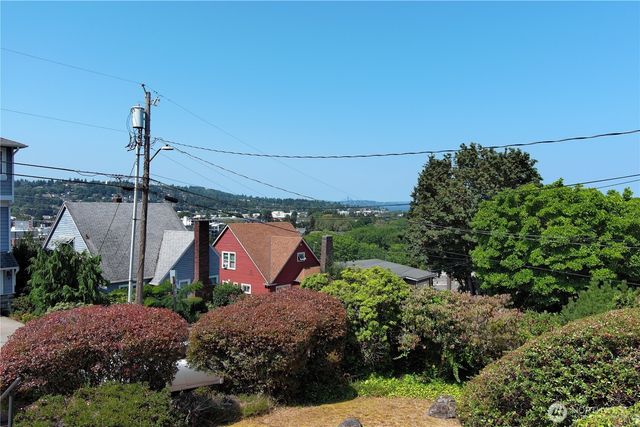 326 Renton Avenue S, Renton, WA 98057