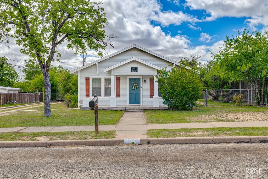 Image 1 of property listing at 915 Guadalupe Street, San Angelo, TX 76901