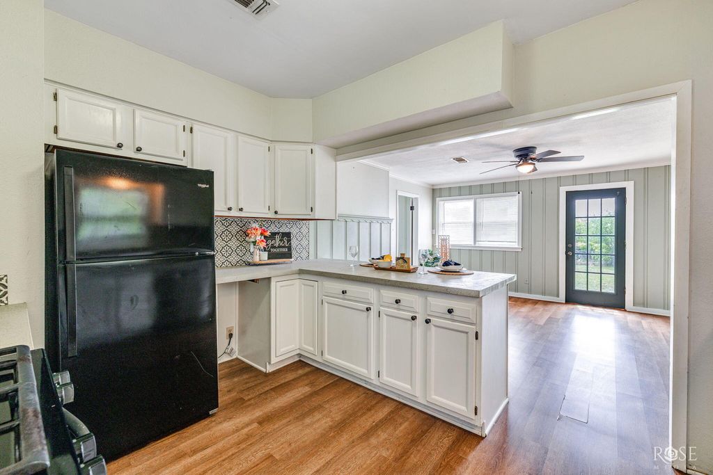 Image 11 of property listing at 915 Guadalupe Street, San Angelo, TX 76901