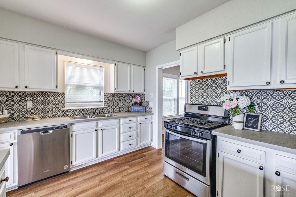 Image 12 of property listing at 915 Guadalupe Street, San Angelo, TX 76901