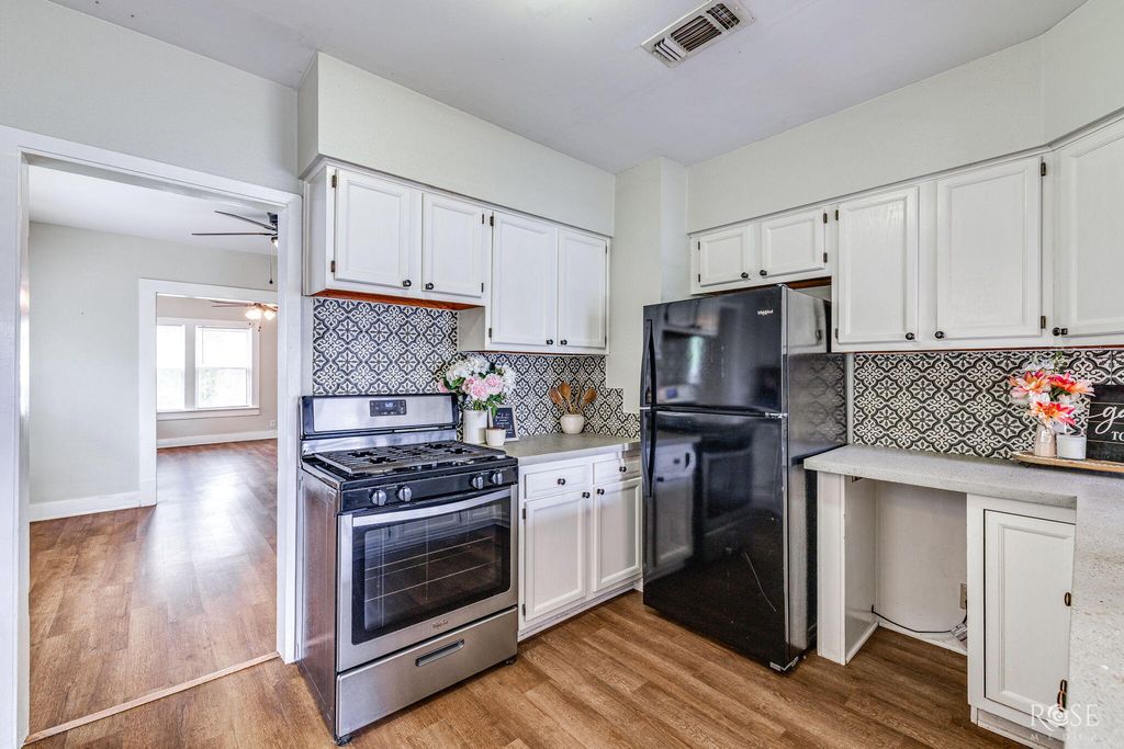 Image 13 of property listing at 915 Guadalupe Street, San Angelo, TX 76901