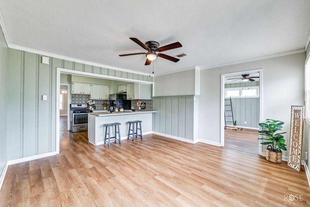 Image 16 of property listing at 915 Guadalupe Street, San Angelo, TX 76901