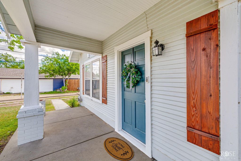 Image 3 of property listing at 915 Guadalupe Street, San Angelo, TX 76901