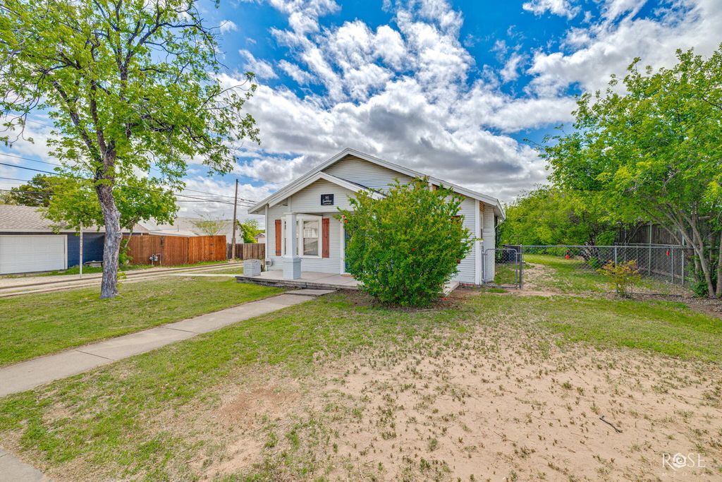 Image 36 of property listing at 915 Guadalupe Street, San Angelo, TX 76901