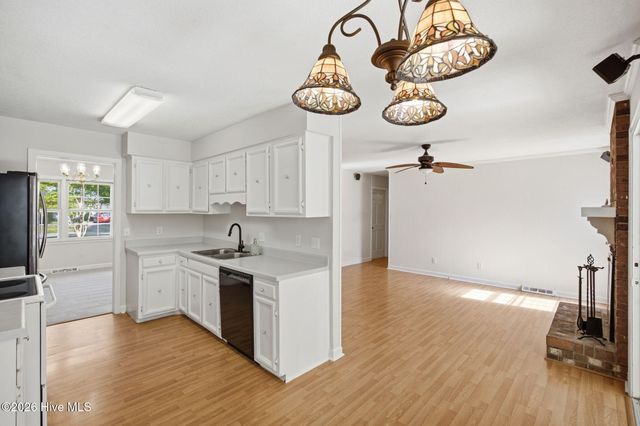 306 W Blackbeard Road W, Wilmington, NC 28409