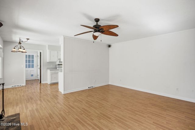 306 W Blackbeard Road W, Wilmington, NC 28409