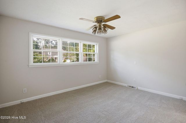 306 W Blackbeard Road W, Wilmington, NC 28409