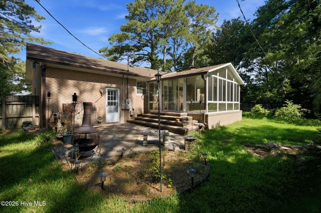 306 W Blackbeard Road W, Wilmington, NC 28409