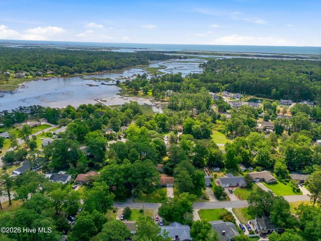 306 W Blackbeard Road W, Wilmington, NC 28409