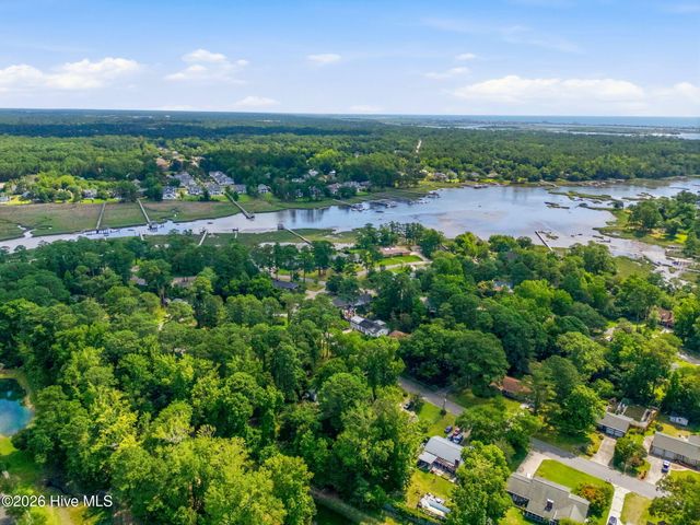 306 W Blackbeard Road W, Wilmington, NC 28409