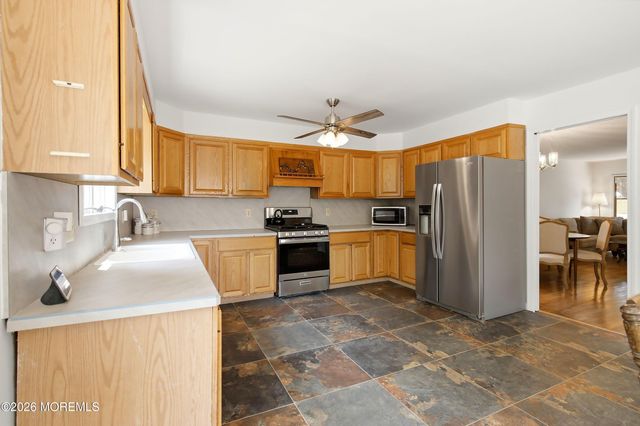 17 Millbrook Drive, Middletown, NJ 07748