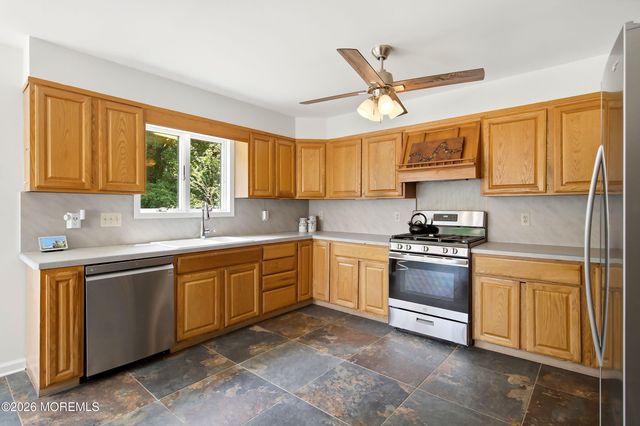17 Millbrook Drive, Middletown, NJ 07748