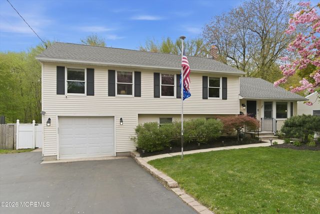 17 Millbrook Drive, Middletown, NJ 07748