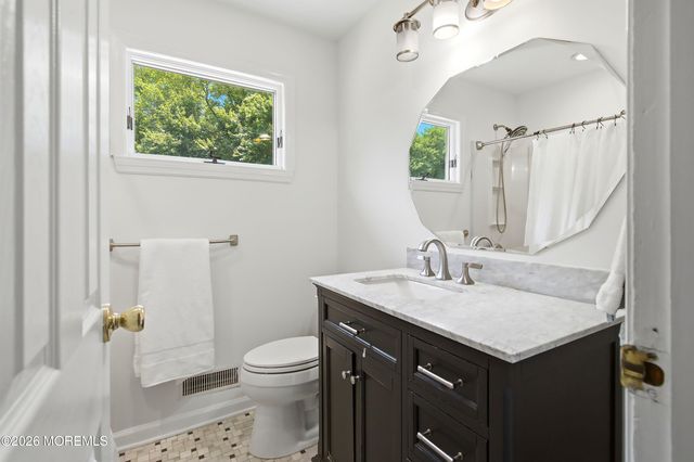 17 Millbrook Drive, Middletown, NJ 07748