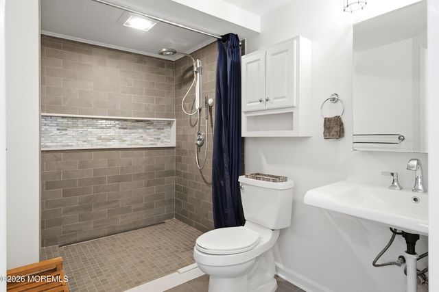 17 Millbrook Drive, Middletown, NJ 07748
