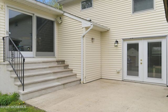 17 Millbrook Drive, Middletown, NJ 07748