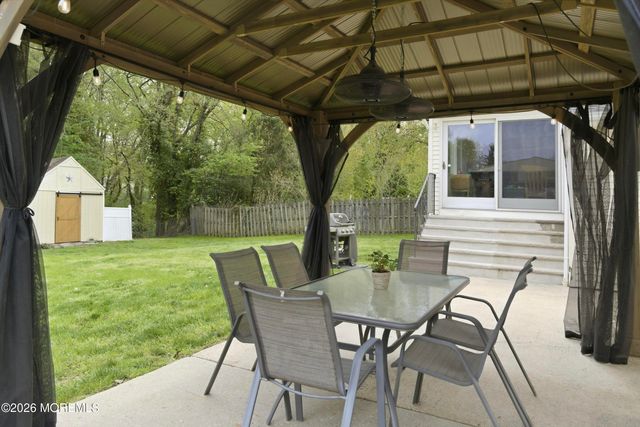 17 Millbrook Drive, Middletown, NJ 07748